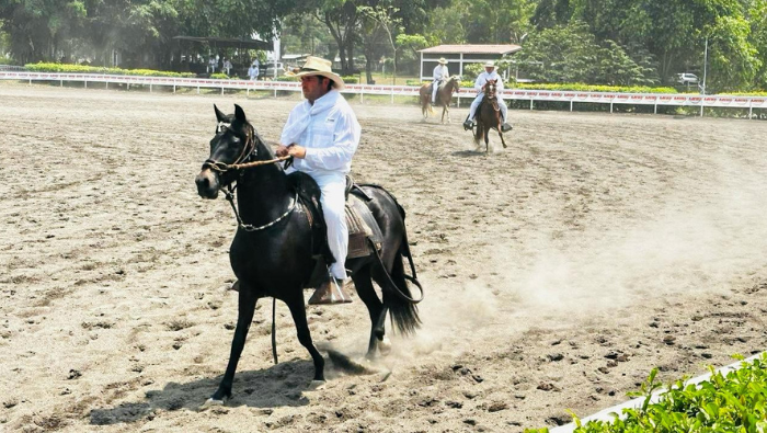 Exhibición de marinera norteña deslumbra en El Salvador