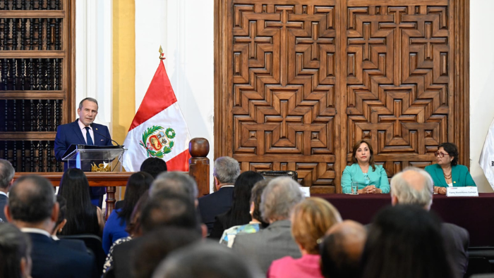 Canciller Schialer resalta el aporte de la mujer peruana en ceremonia institucional