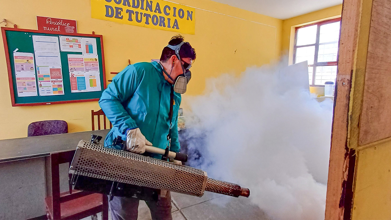 Continúa Fumigación en Colegios
