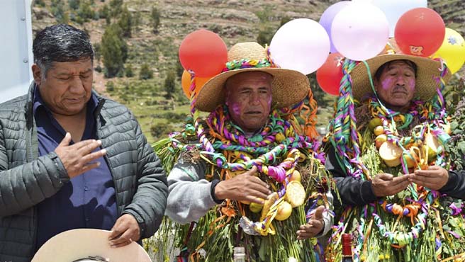 Foto de personas orando