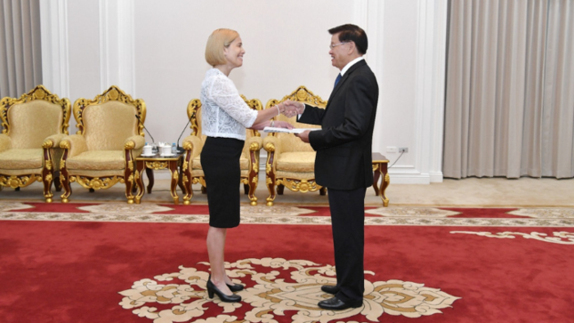 Embajadora del Perú presenta cartas credenciales ante presidente de Laos