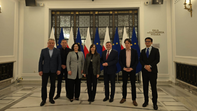 Embajadora del Perú en Polonia estrecha lazos en visita a Cámara Baja del Parlamento polaco y el Senado