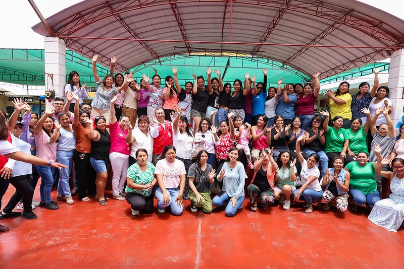 Ministra Leslie Urteaga supervisa cocina y almacén de escuela en Chancay para el  servicio alimentario escolar