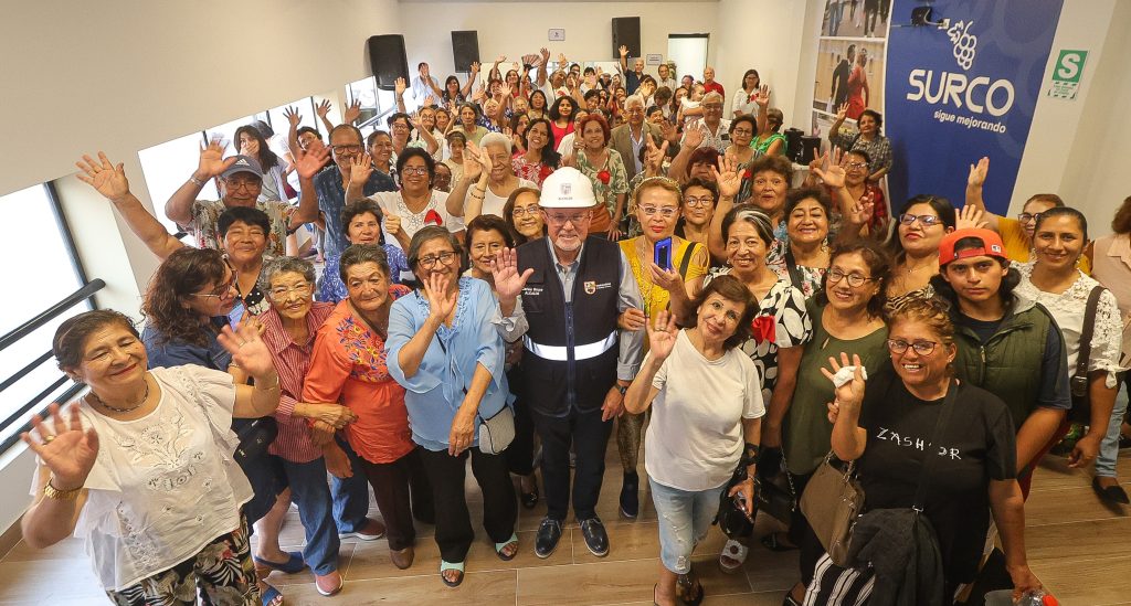 Alcalde Carlos Bruce inaugura el “Club del Vecino Surco Pueblo”