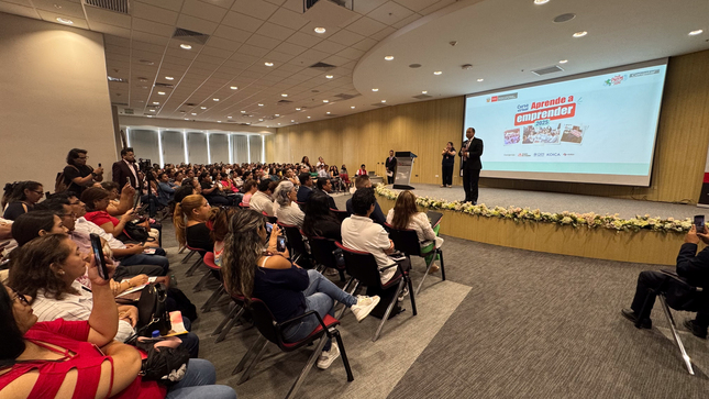 Ministro Daniel Maurate lideró lanzamiento del curso “Aprende a Emprender 2025” que contará con más de 8000 emprendedores estudiantes.