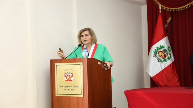 Presidenta del TC Luz Pacheco brinda charla magistral en la Corte Superior de Justicia de Lima Sur