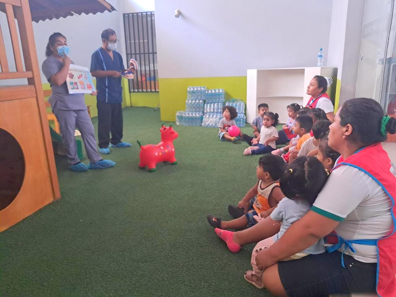 El personal del Centro de Salud Tambogrande brindó charlas para promover hábitos de higiene dental desde la infancia.