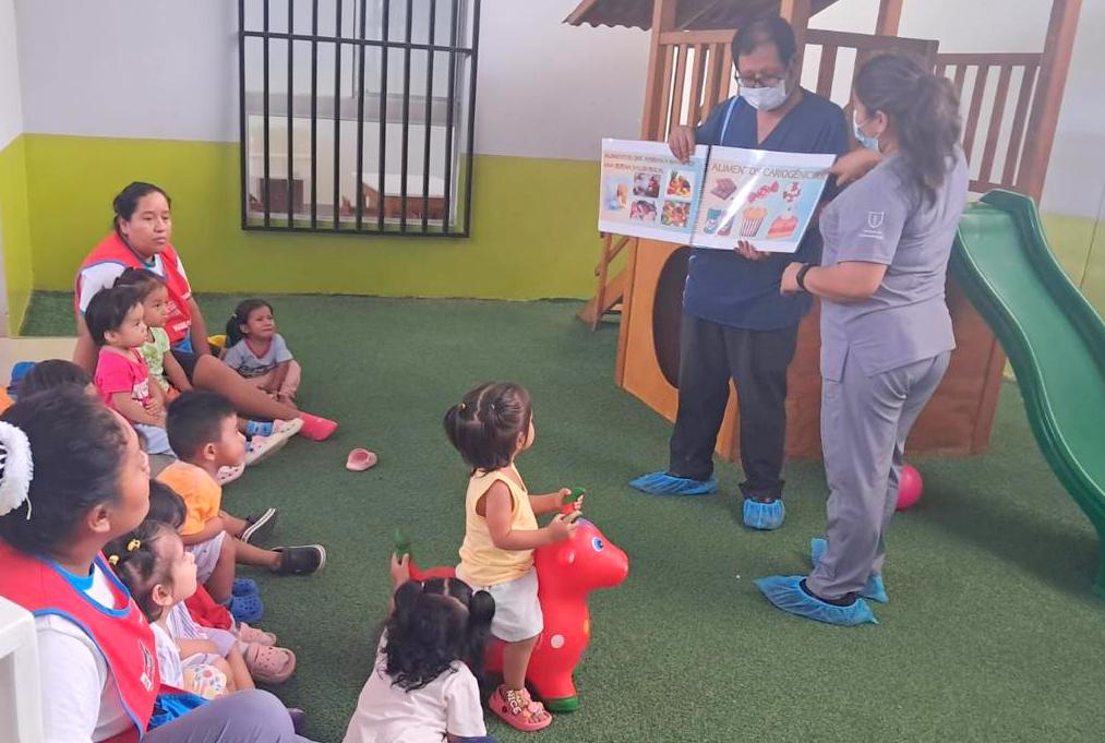 El personal del Centro de Salud Tambogrande brindó charlas para promover hábitos de higiene dental desde la infancia.