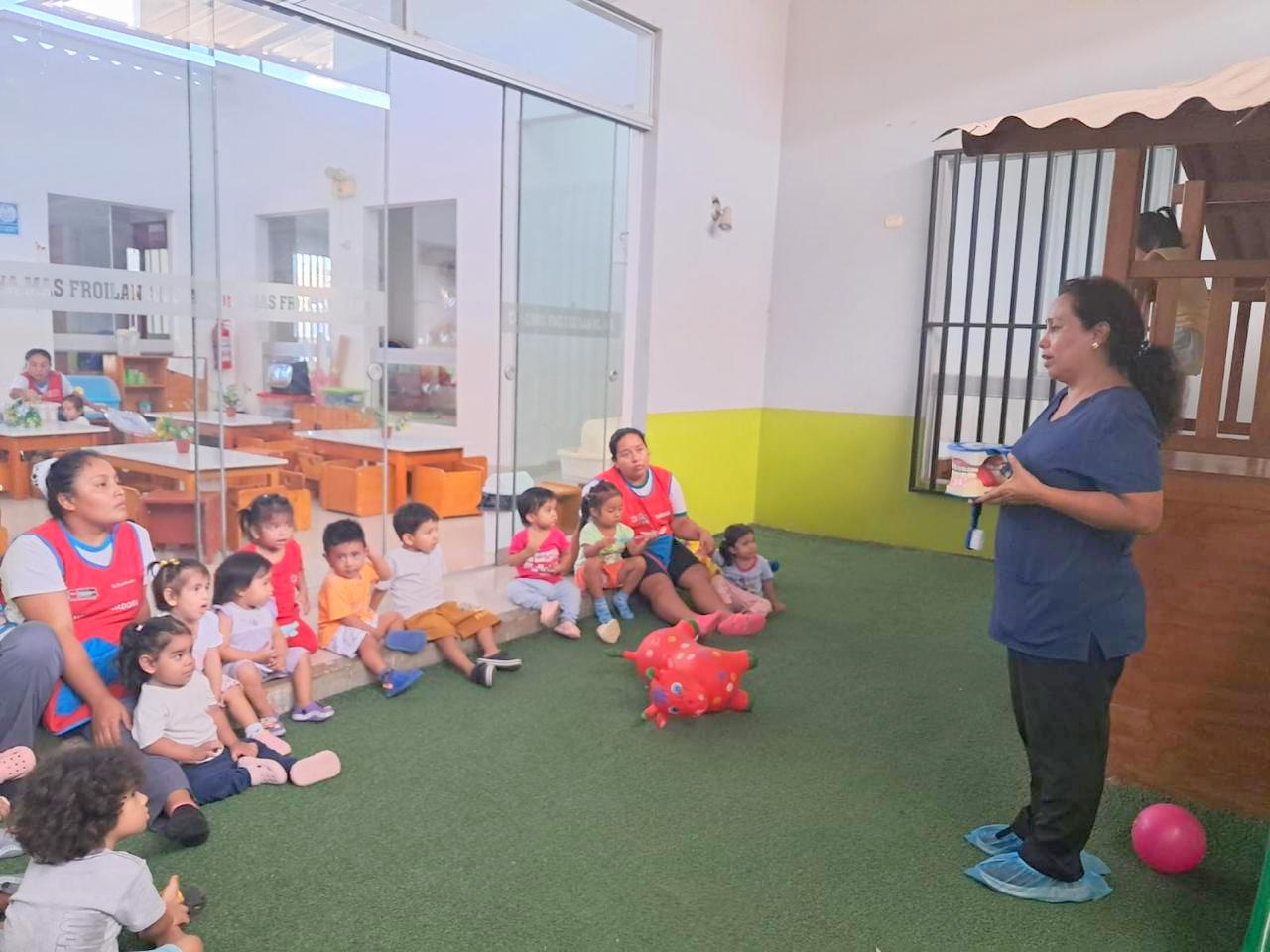El personal del Centro de Salud Tambogrande brindó charlas para promover hábitos de higiene dental desde la infancia.