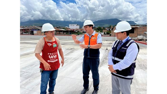 Inspeccionan Hiperbodega Precio Uno.