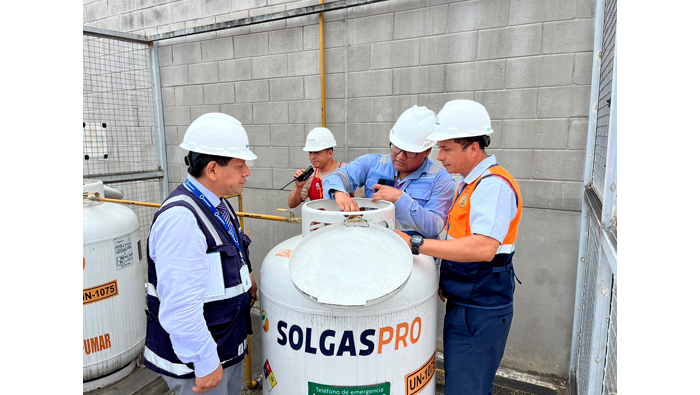 Inspeccionan Hiperbodega Precio Uno.