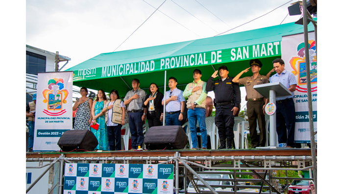 Alcaldesa inaugura Av. El Ejercito.