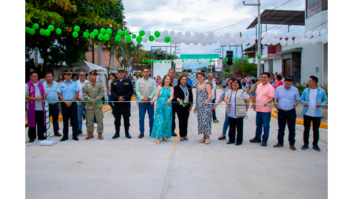 Alcaldesa inaugura Av. El Ejercito.