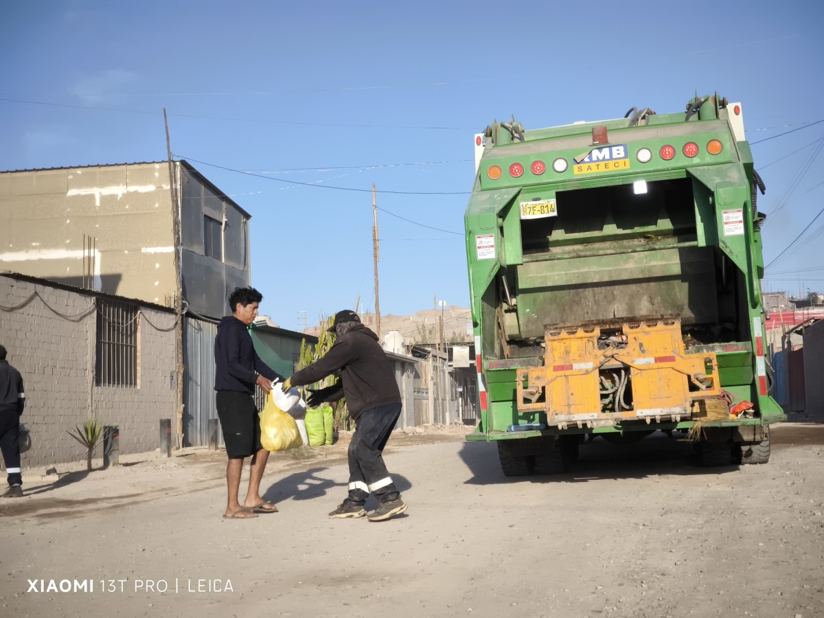 Después de más de 14 años, la Municipalidad Provincial Mariscal Nieto, a través de la subgerencia de servicios públicos, ha implementado el servicio de recojo de residuos sólidos en la Asociación de Vivienda “Unidos si triunfamos”, beneficiando directamente a más de 1000 familias de la zona.