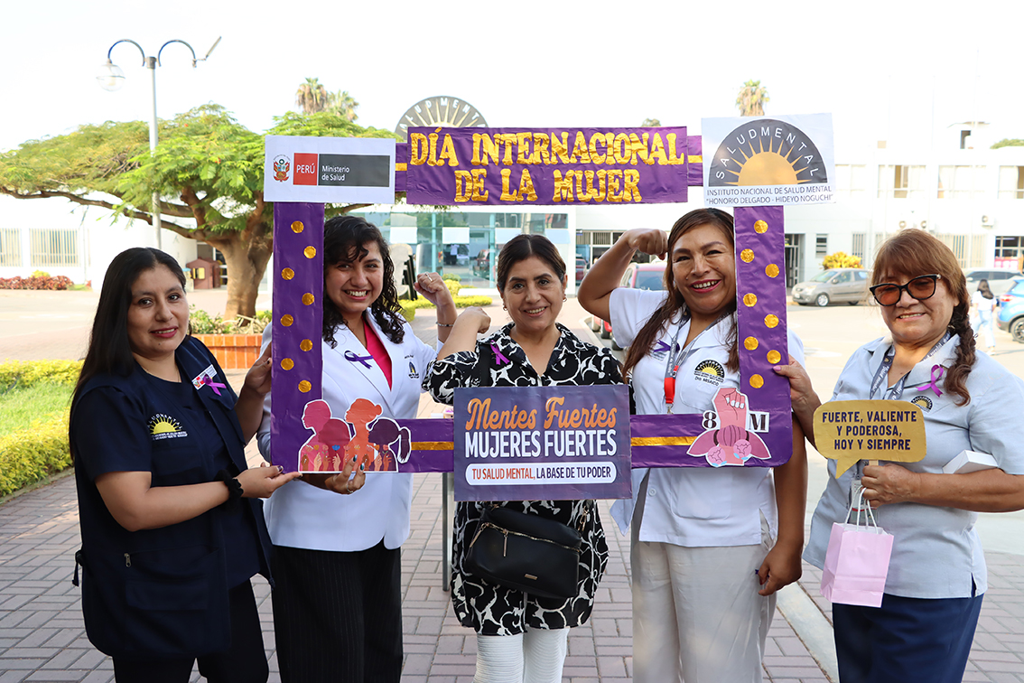 Servidoras y servidores de la institución participaron de las actividades que marcaron el inicio de la campaña "Mentes fuertes, mujeres fuertes".