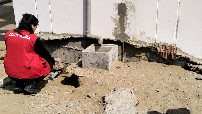 Lambayeque. – Estudiantes y docentes de la Institución Educativa N° 10189 de la localidad de Pasaje Norte, en el distrito de Olmos, fueron afectados por irregularidades en la rehabilitación de su local escolar, cuyos trabajos presentan deficiencias que generaron un perjuicio de S/ 683 000. El proyecto, a cargo de la Municipalidad Distrital de Olmos, contaba con S/ 5 662 521 provenientes de la Autoridad para la Reconstrucción con Cambios (hoy Autoridad Nacional de Infraestructura - ANIN).
