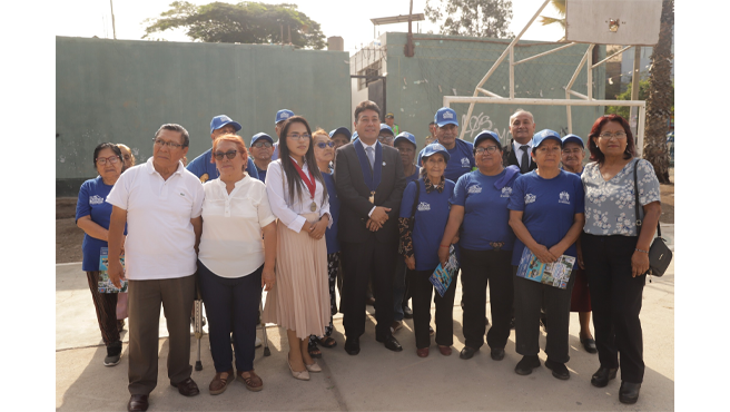 Esta mañana, nuestro alcalde Richard Soria participó en el izamiento de la bandera en el pueblo de Villa Hermosa, un acto lleno de patriotismo y unidad.