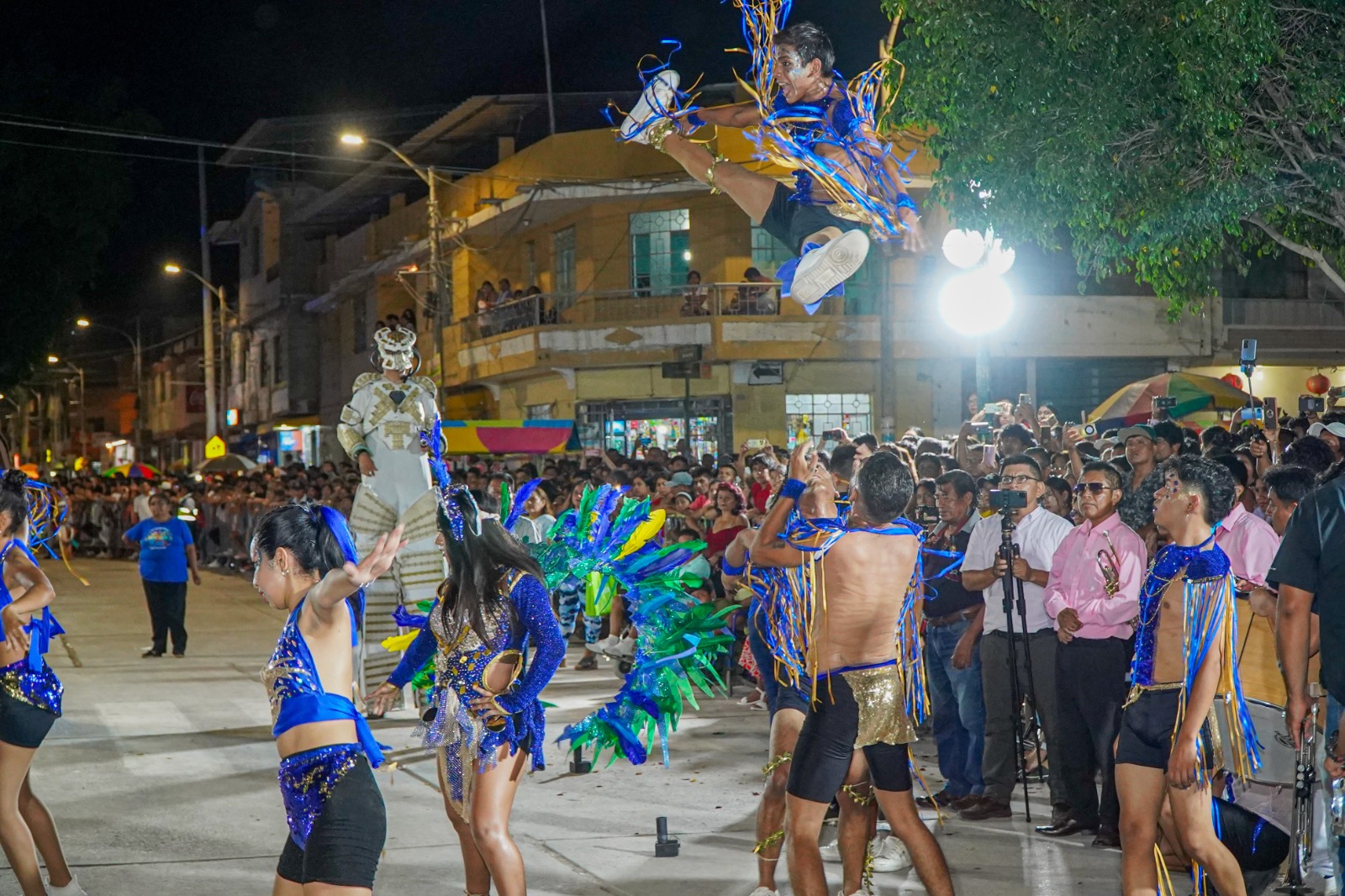 En Catacaos, Ño Carnavalón dejó festivo mensaje Apoteósico y multicolor corso cerró el Carnaval Bicentenario