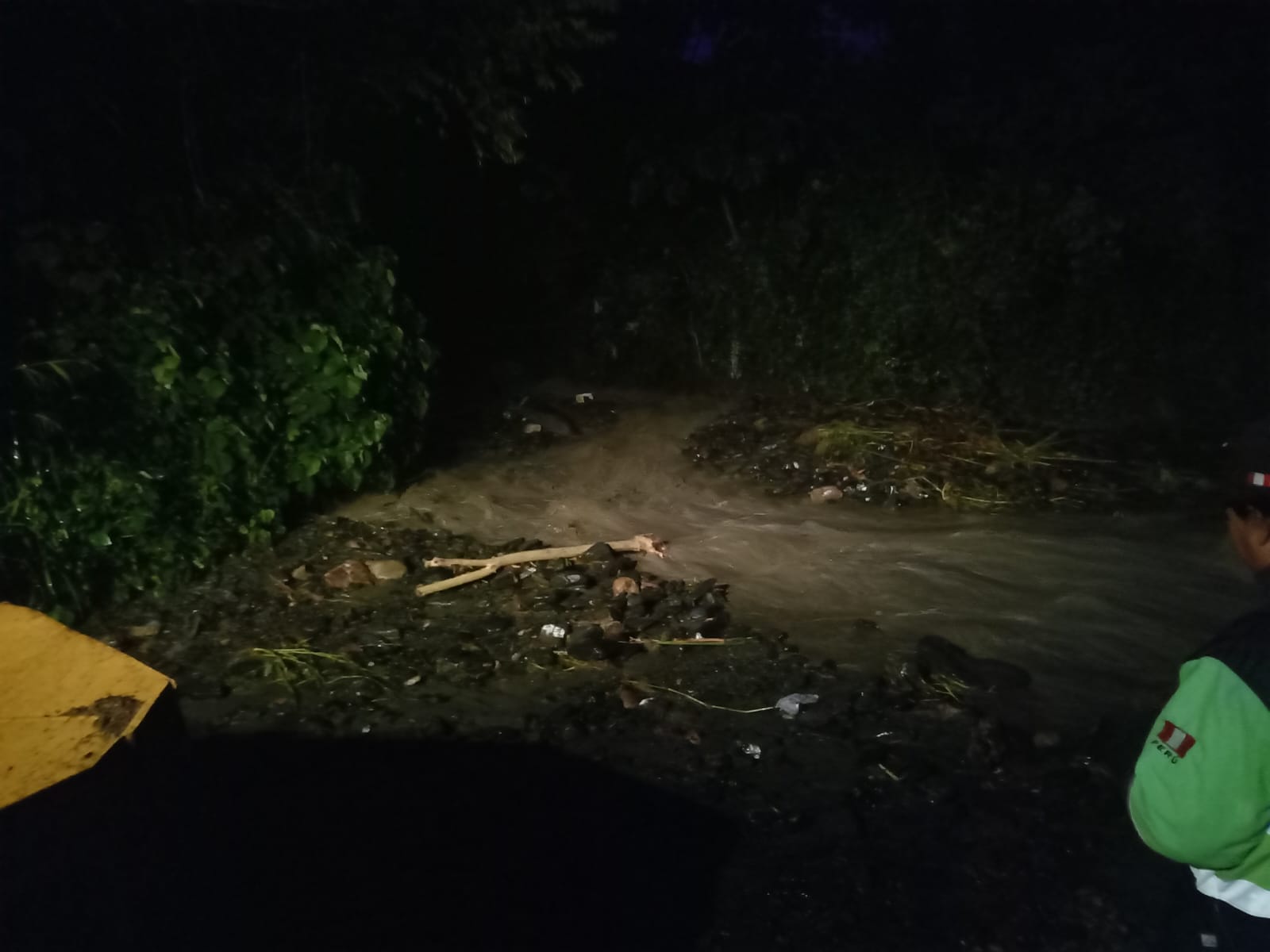 Atencion a emergencia por derrumbes en el distrito de Yanatile