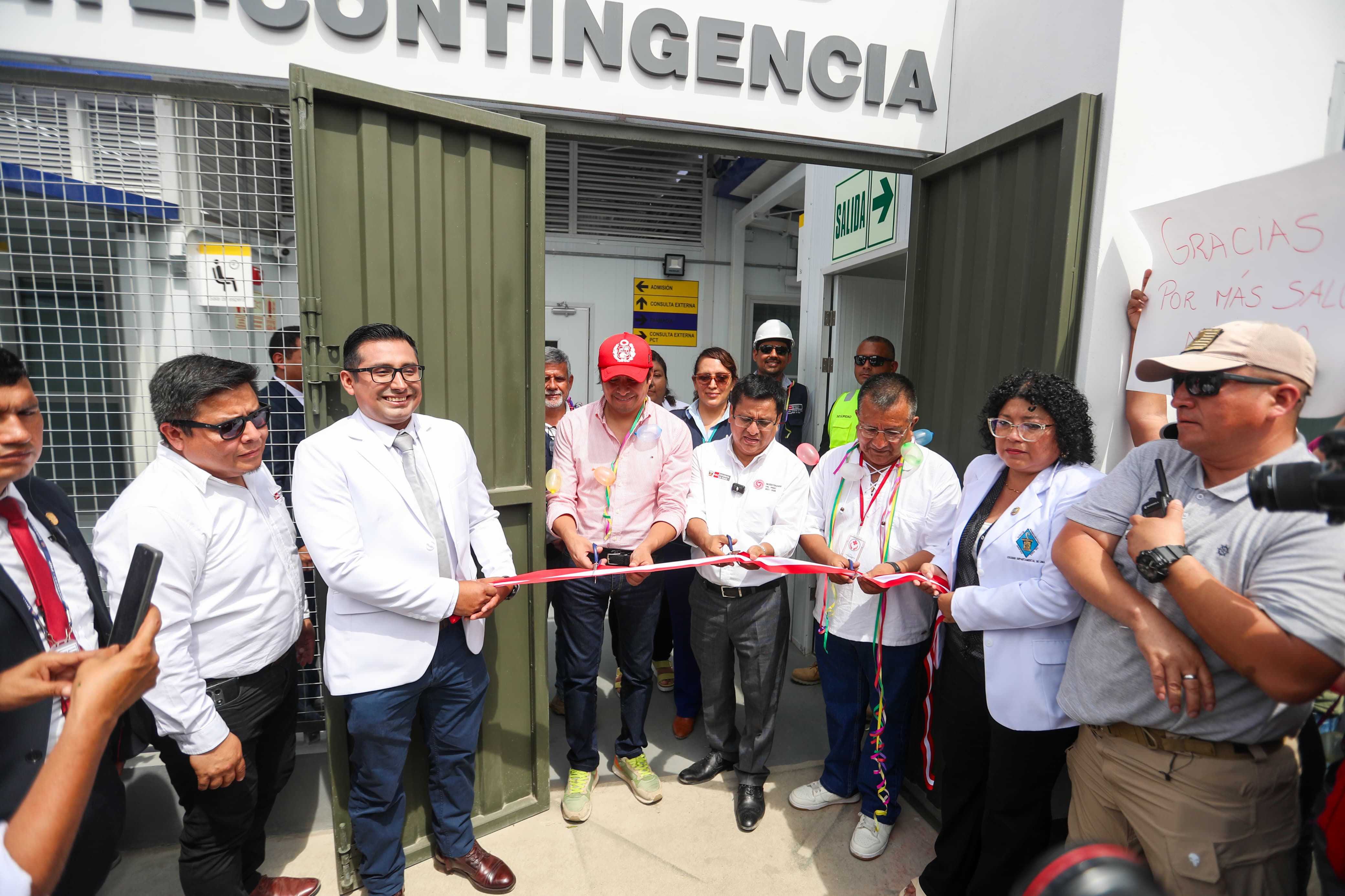 Corte de cinta de inauguración del Centro de Salud Zárate - Contingencia.