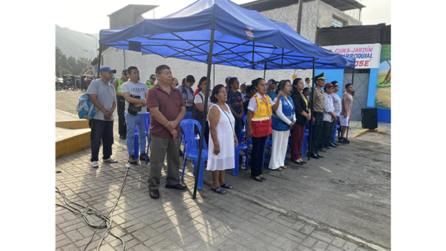 Contando con la participación de la Regidora Luz Suasnabar, efectivos policiales de la comisaría San Pedro, personal de seguridad ciudadana, juntas directivas y vecinos en general. 
Este tipo de actos simbólicos no solo refuerzan el respeto por los símbolos patrios, sino que también fomentan la participación ciudadana.