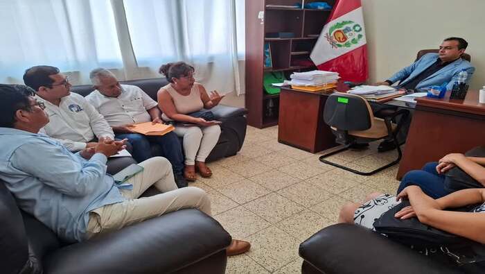 Director regional de Educación se reúne con sindicato para agilizar procesos administrativos