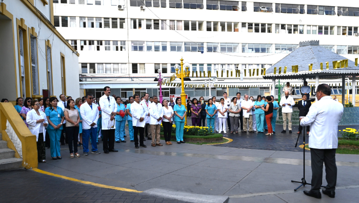 Los representantes de los servicios participantes y el Dr. Raúl Pérez recibieron un Diploma de Reconocimiento. 