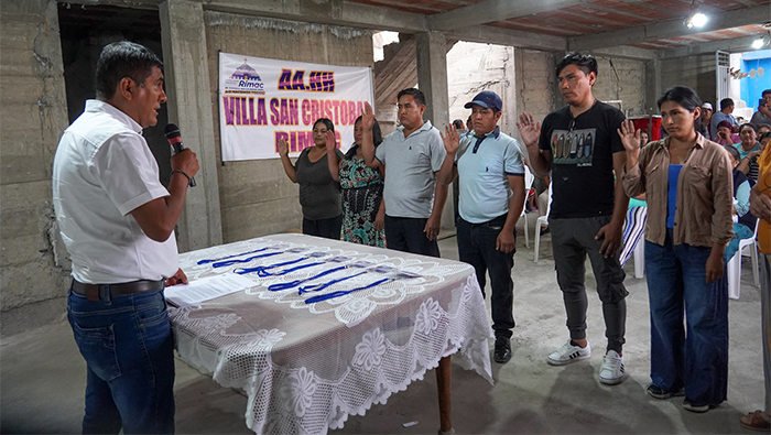 ¡ Tomando Juramento y Entrega de Credenciales a la Junta Directiva del AA.HH Vila San Cristóbal !