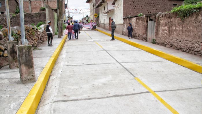 Rosa Vásquez entrega modernas pistas y veredas en Sangallaya - Huarochirí