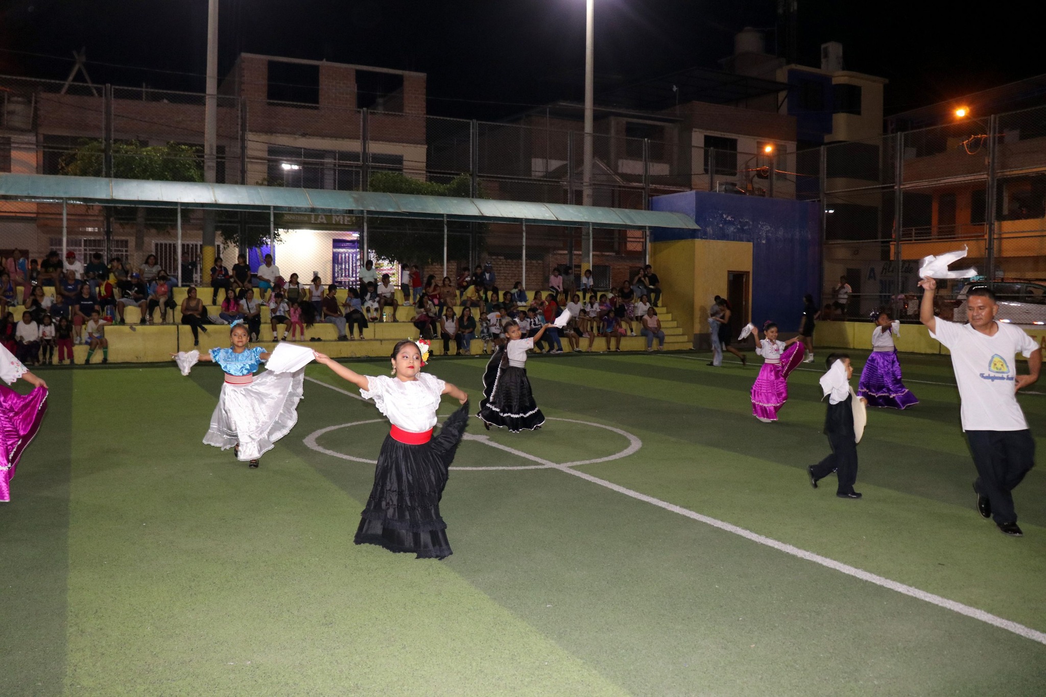 Exhibición de marinera norteña