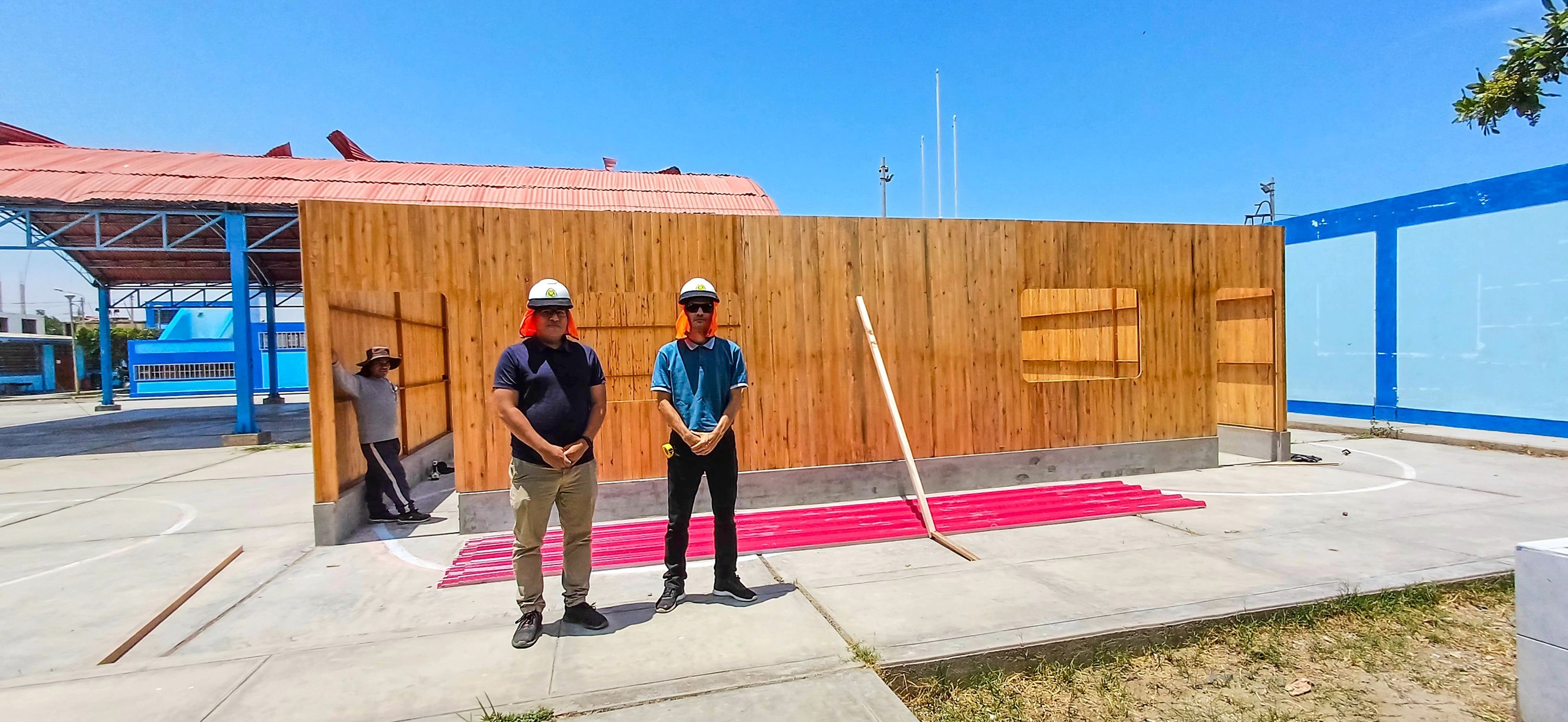 Supervisión del módulo prefabricado que funcionará de comedor escolar para los estudiantes de la I.E. Marcos E. Villacré