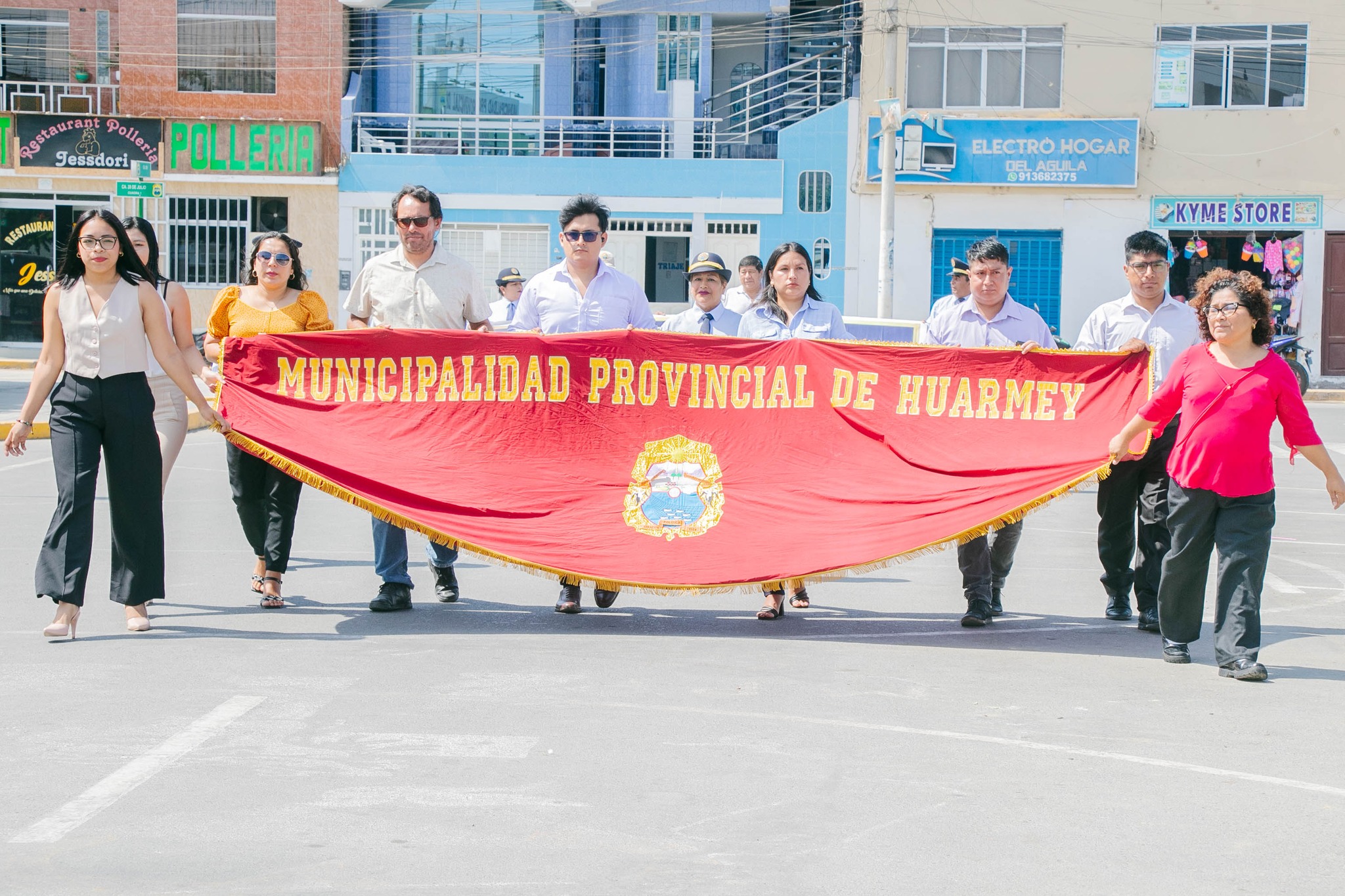 Ceremonia dominical de izamiento de banderas en la provincia de Huarmey