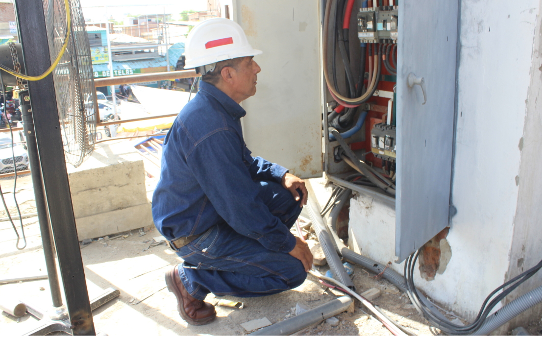 Enosa y Municipalidad de Piura reforzarán supervisión y seguridad eléctrica en el Mercado Modelo