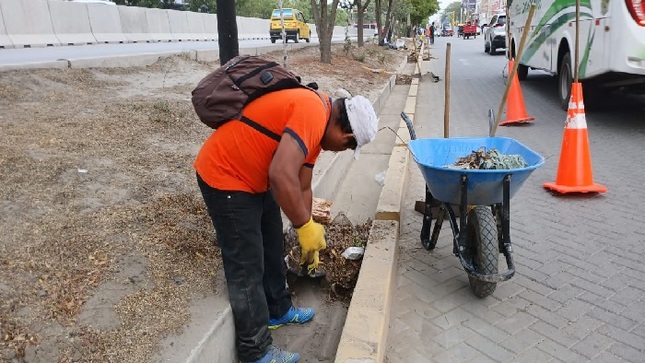 Limpieza en Av. Sánchez Cerro