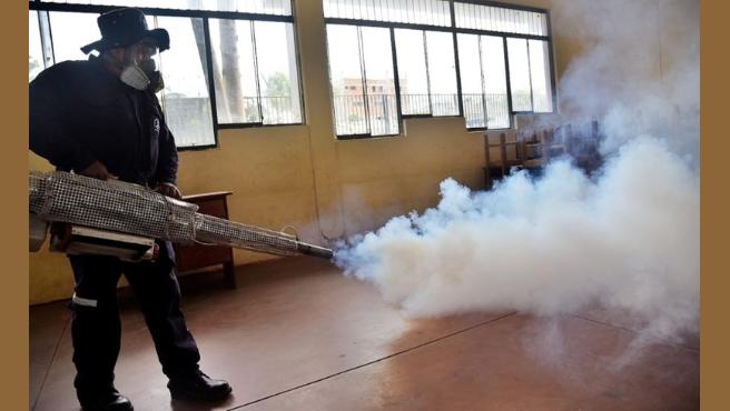 Lucha contra el dengue: Geresa Loreto realiza fumigación en más de 40 colegios públicos 