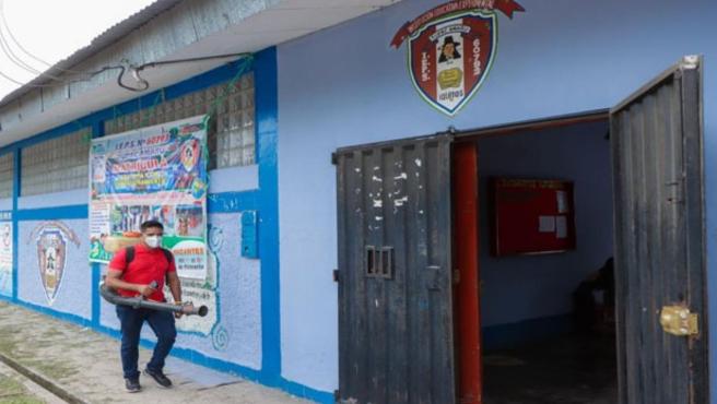 Lucha contra el dengue: Geresa Loreto realiza fumigación en más de 40 colegios públicos 