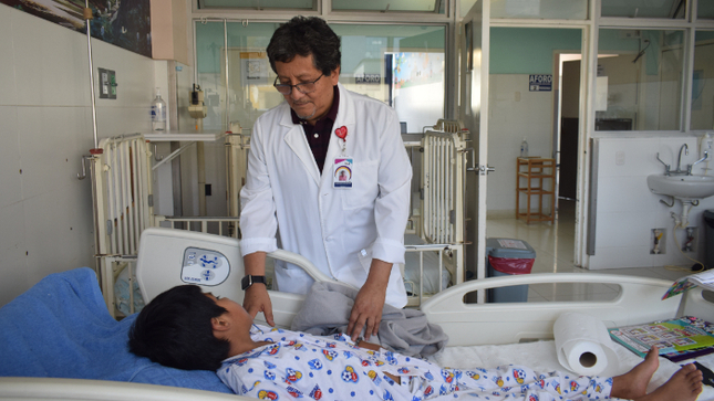 El Dr. Carlos Álvarez Murillo, jefe del Servicio de Cardiología del Instituto Nacional de Salud del Niño (INSN), señaló que al año realizan más de 5 mil atenciones. 