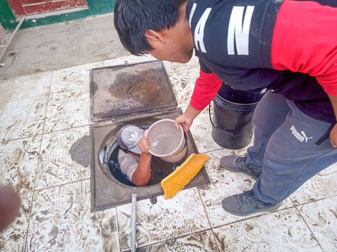 Limpieza del tanque de agua potable de la ludoteca "Manzanitas Acarameladas"