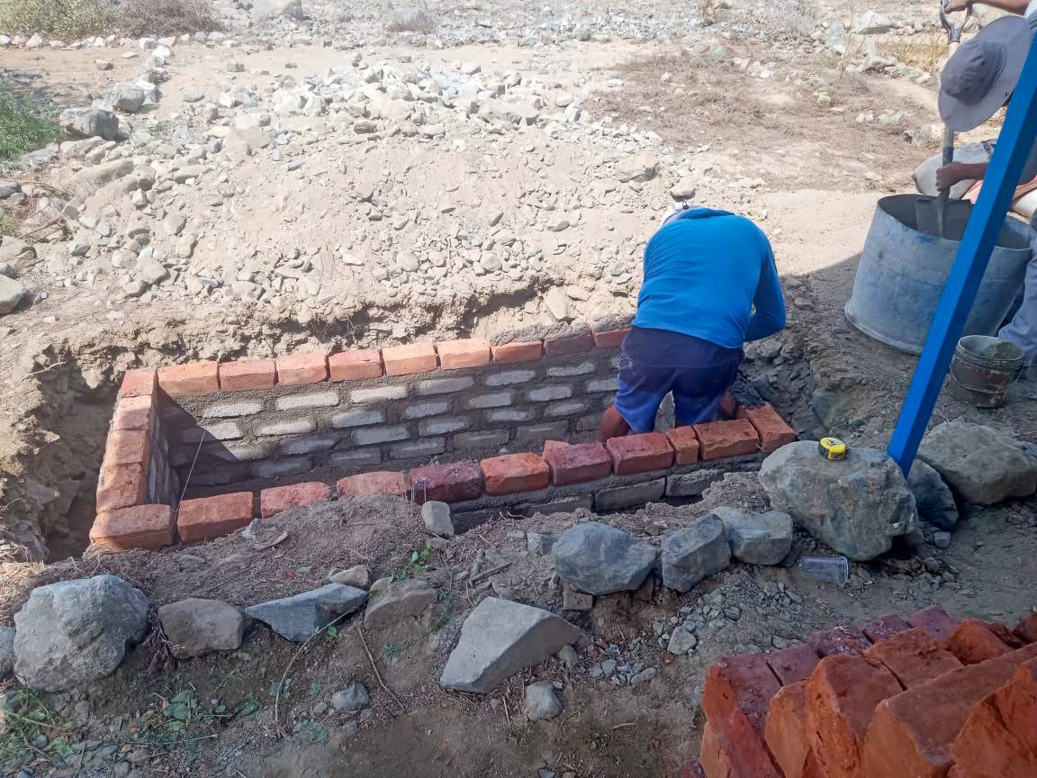 Construcción de nicho en beneficio de una familia humilde