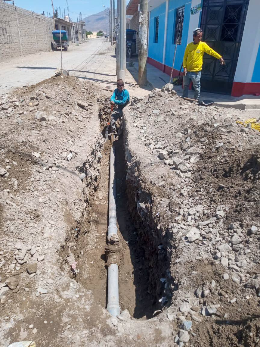 Mantenimiento de una válvula de distribución de agua en la calle Unión Alto del C.P. San José