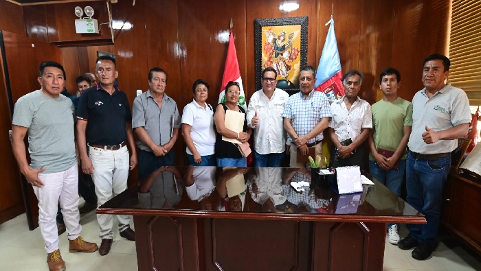 Reunión con alcalde de Catacaos y dirigentes