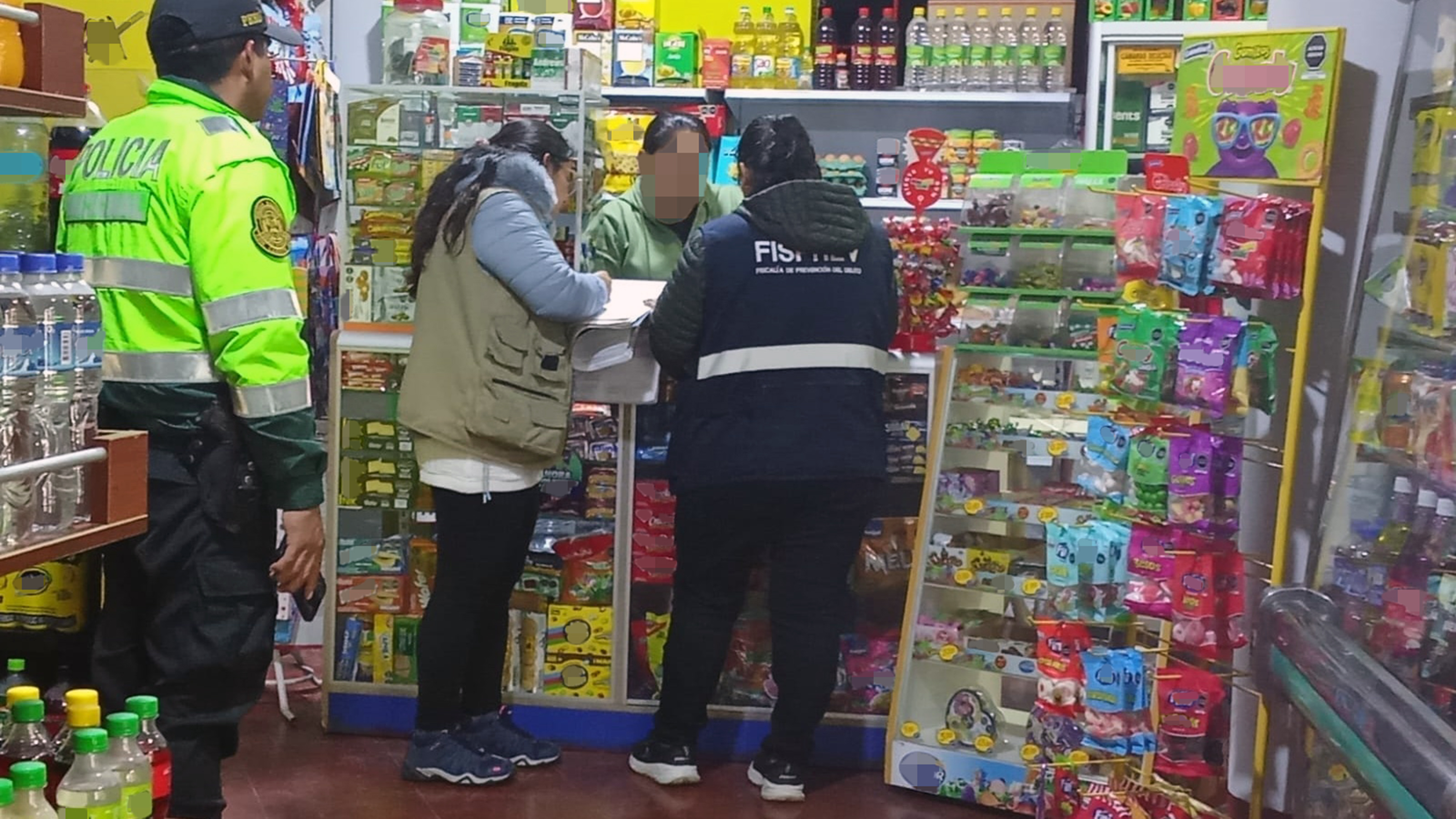 Fiscalía de Prevención del Delito despliega acciones en locales comerciales durante el Carnaval de Ayacucho.