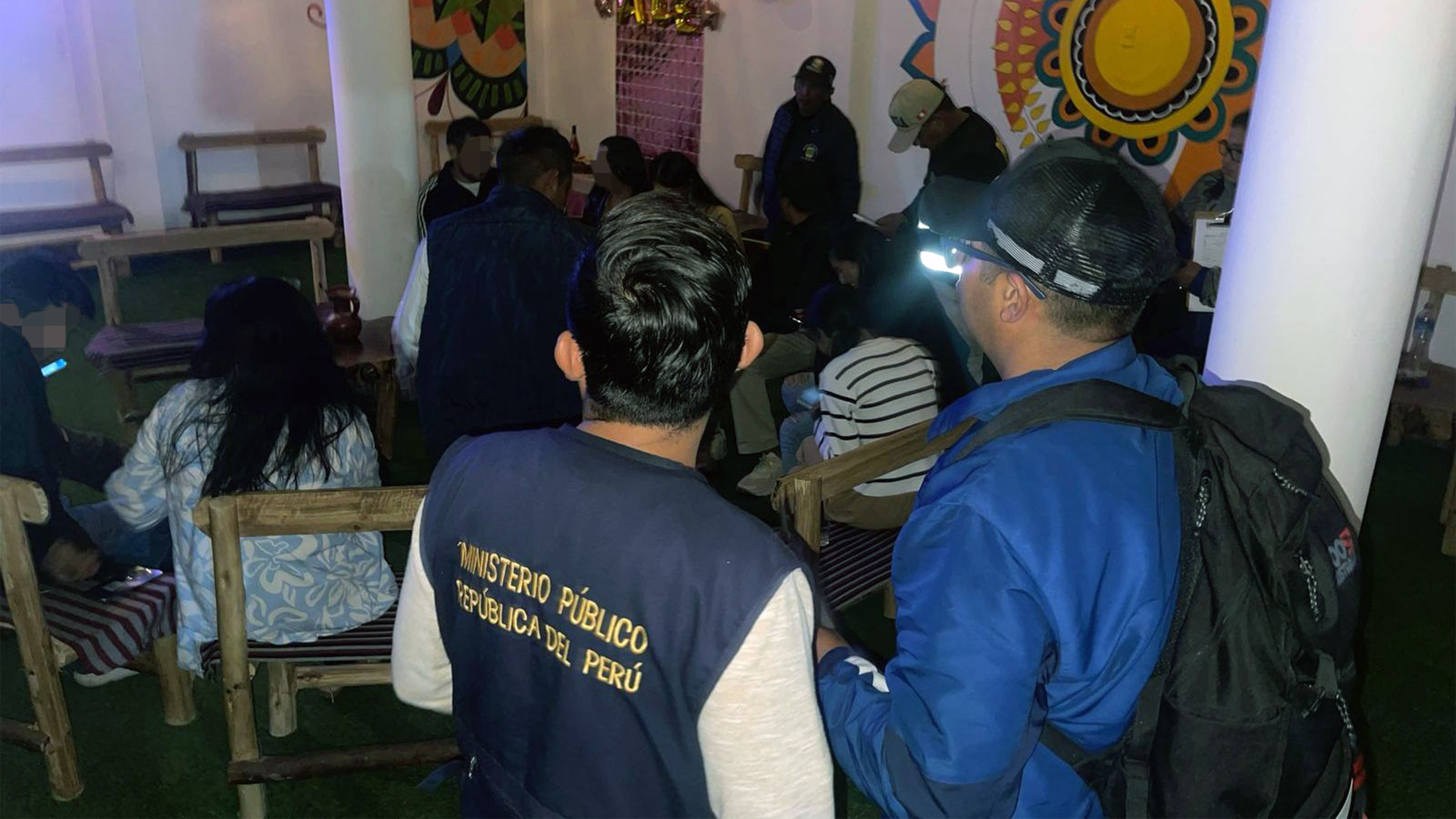 Fiscalía de Prevención del Delito despliega acciones en locales comerciales durante el Carnaval de Ayacucho.