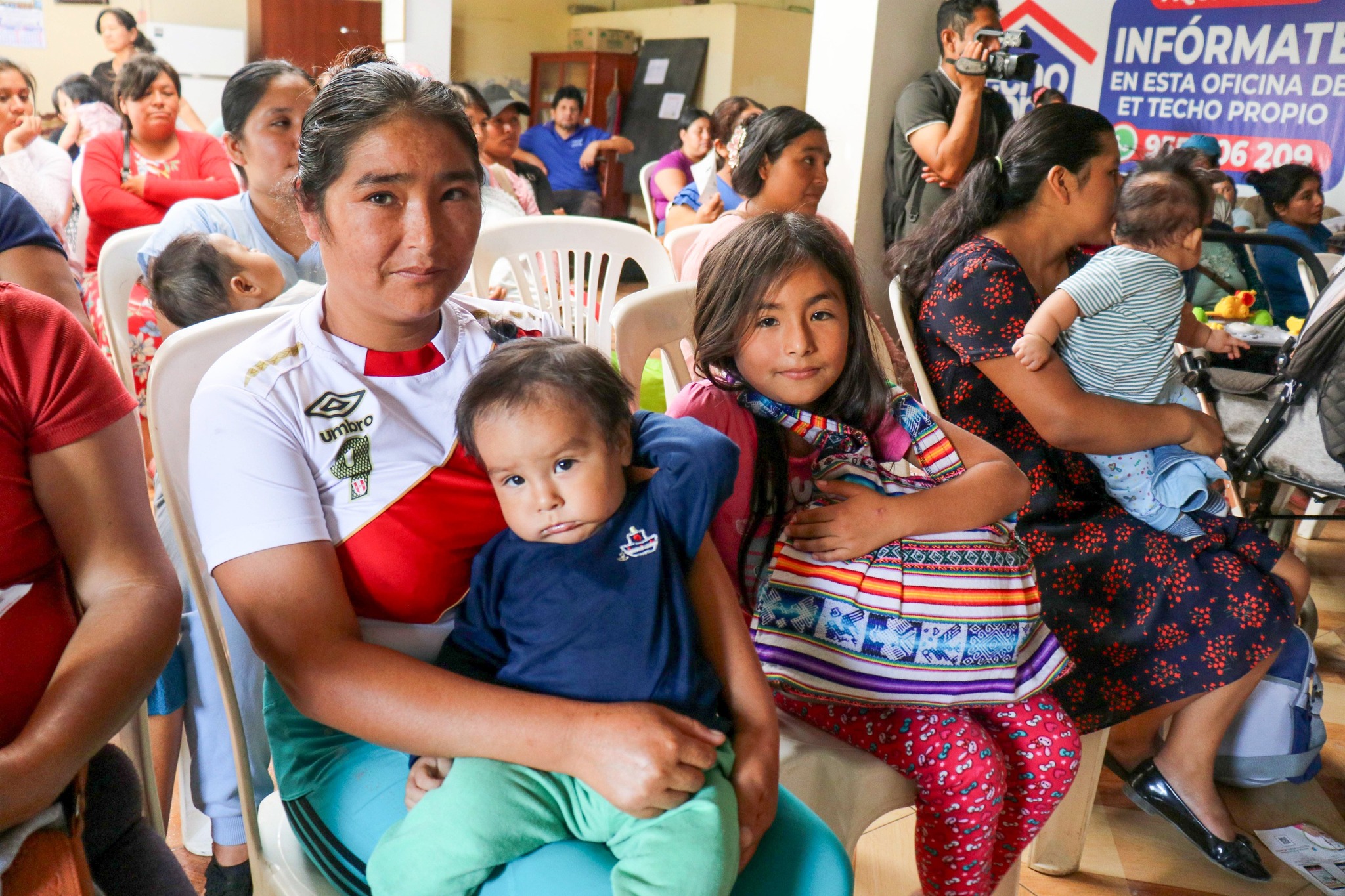 Brindan charla informativa a madres del programa social Juntos