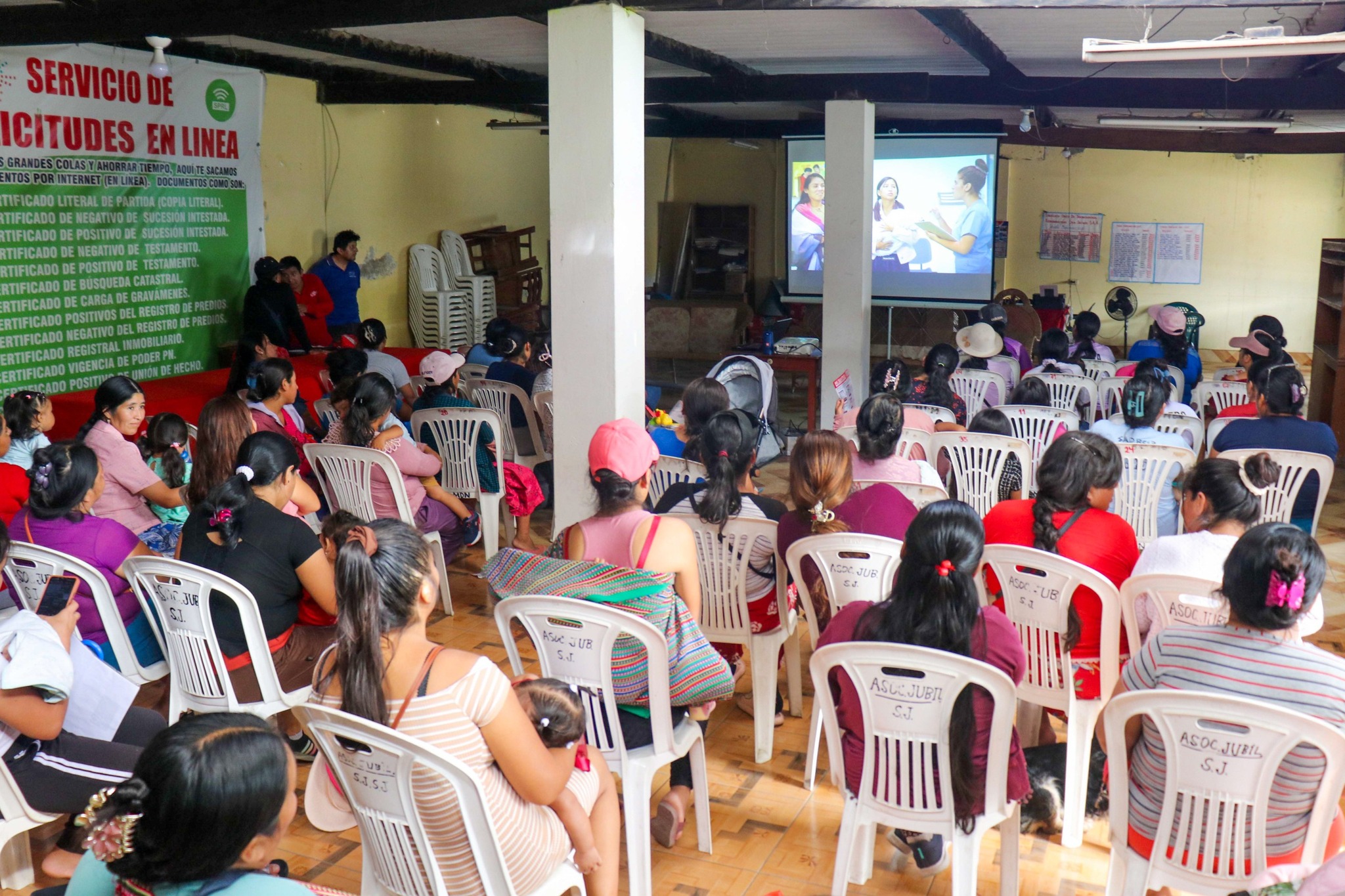 Brindan charla informativa a madres del programa social Juntos