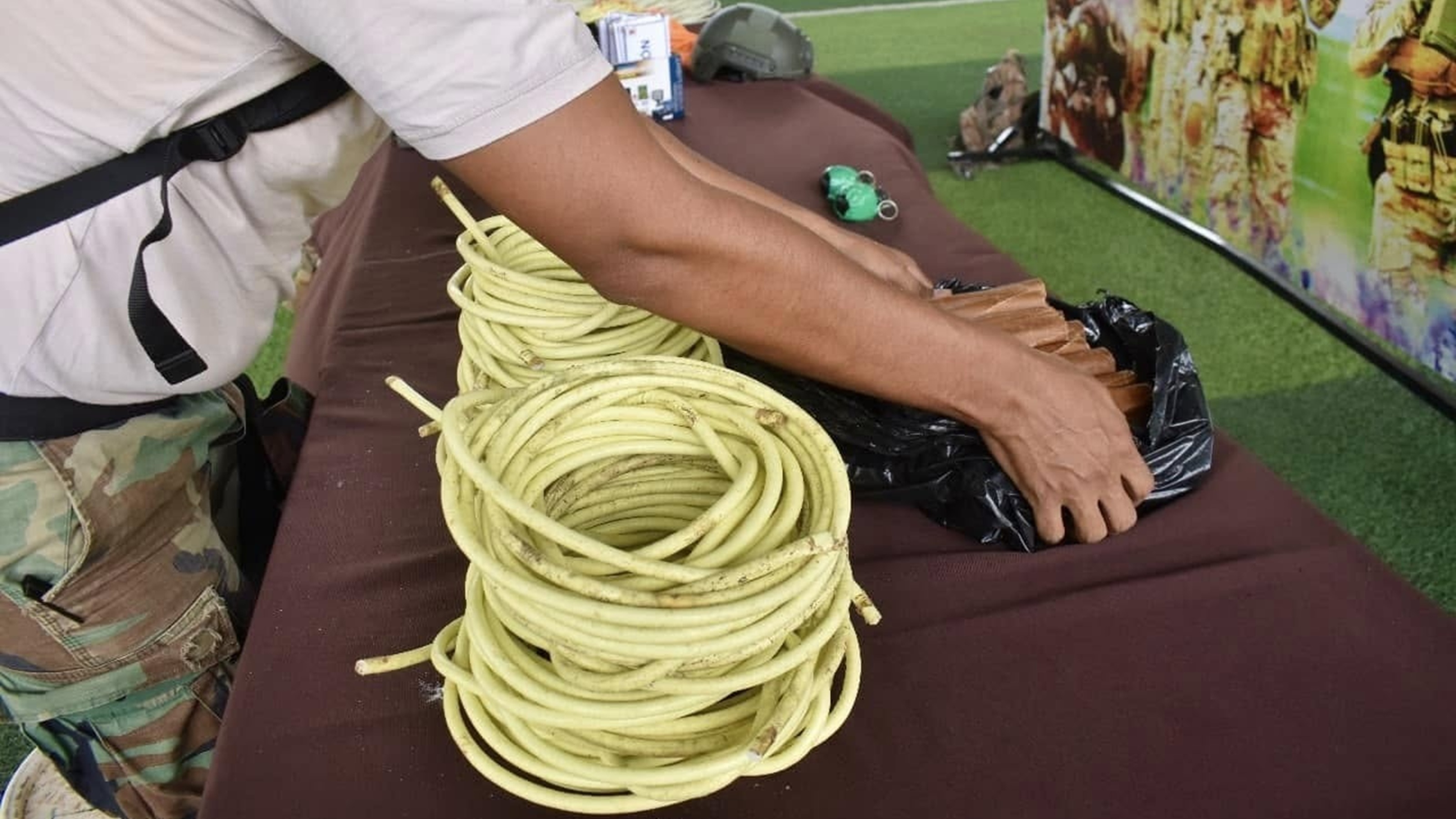 Acción articulada entre Fiscalía y Fuerzas Armadas permite incautar un arsenal de guerra en el Vraem.