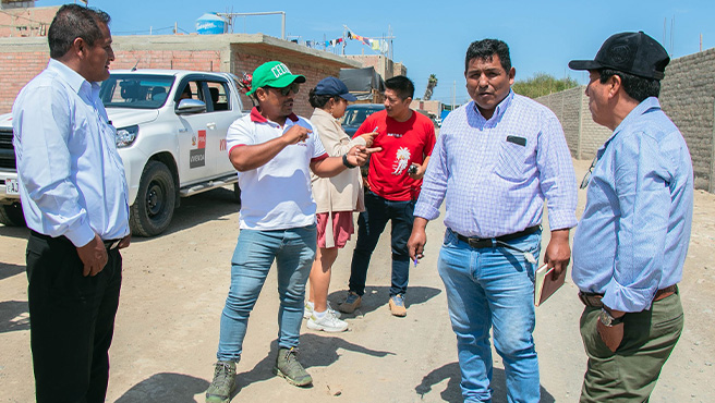 Alcalde gestiona mejoramiento de vías de los AAHH de Huarmey ante el ministerio de vivienda, construcción y saneamiento