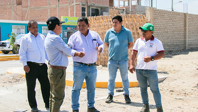 Alcalde gestiona mejoramiento de vías de los AAHH de Huarmey ante el ministerio de vivienda, construcción y saneamiento