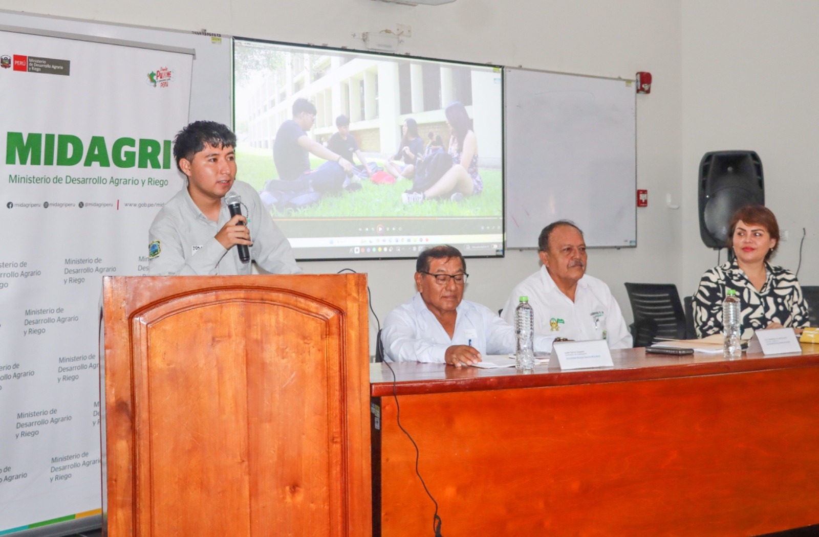 El Servicio Civil de Graduandos para el Sector Agrario busca impulsar la participación de los estudiantes y egresados en la actividad agraria.