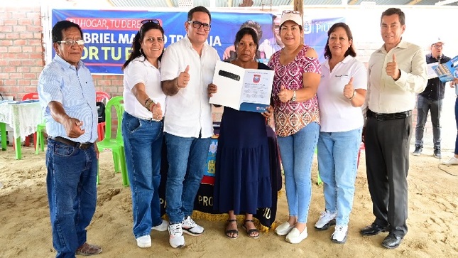 Entrega de títulos de propiedad
